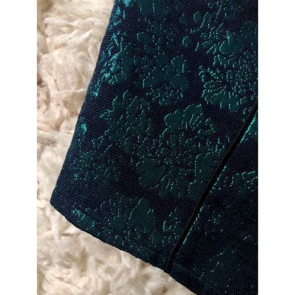 NWOT racerback floral crop top with lace - Picture 3 of 6